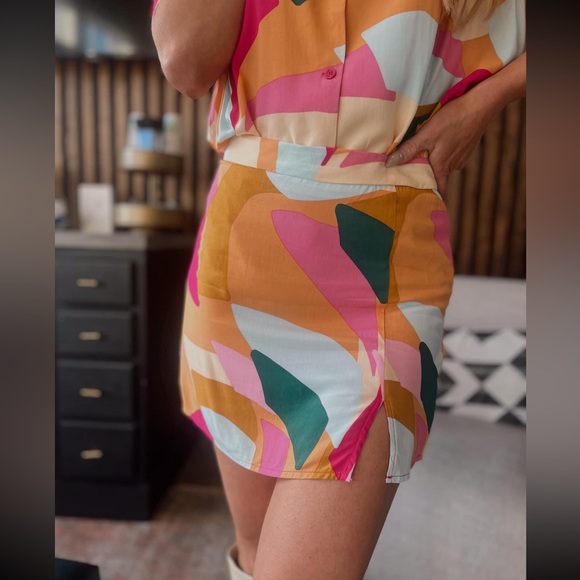 Le Lis Skirt Set - Picture 5 of 8